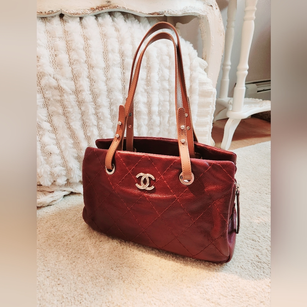 SOLD 💋💋💋11A CHANEL on the Road Shopping Tote - Picture 1 of 15